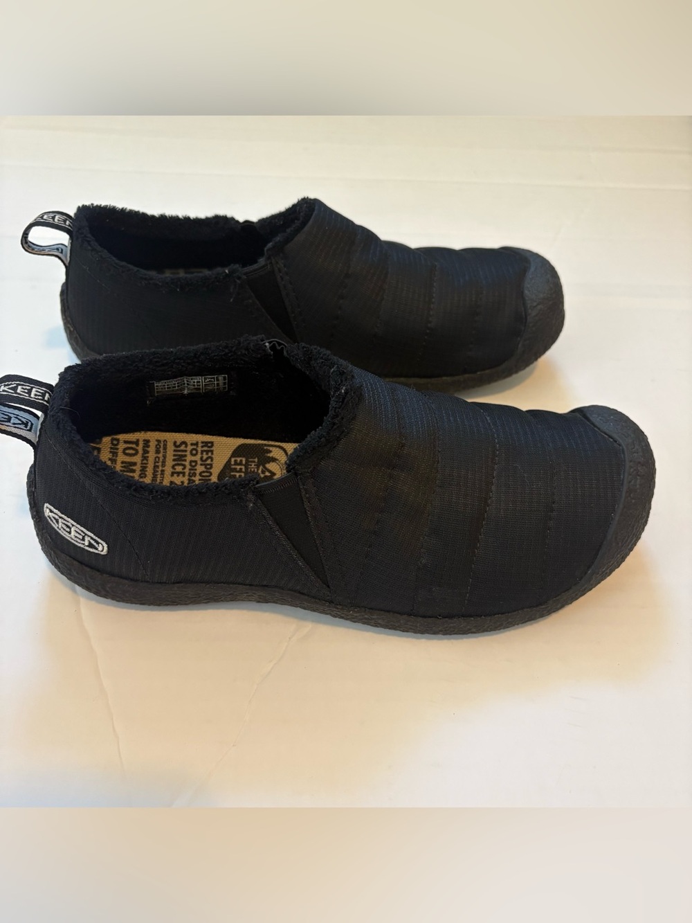KEEN Howser II Shoes Womens 8 Black Quilted Slip-On Insulated Casual Comfort